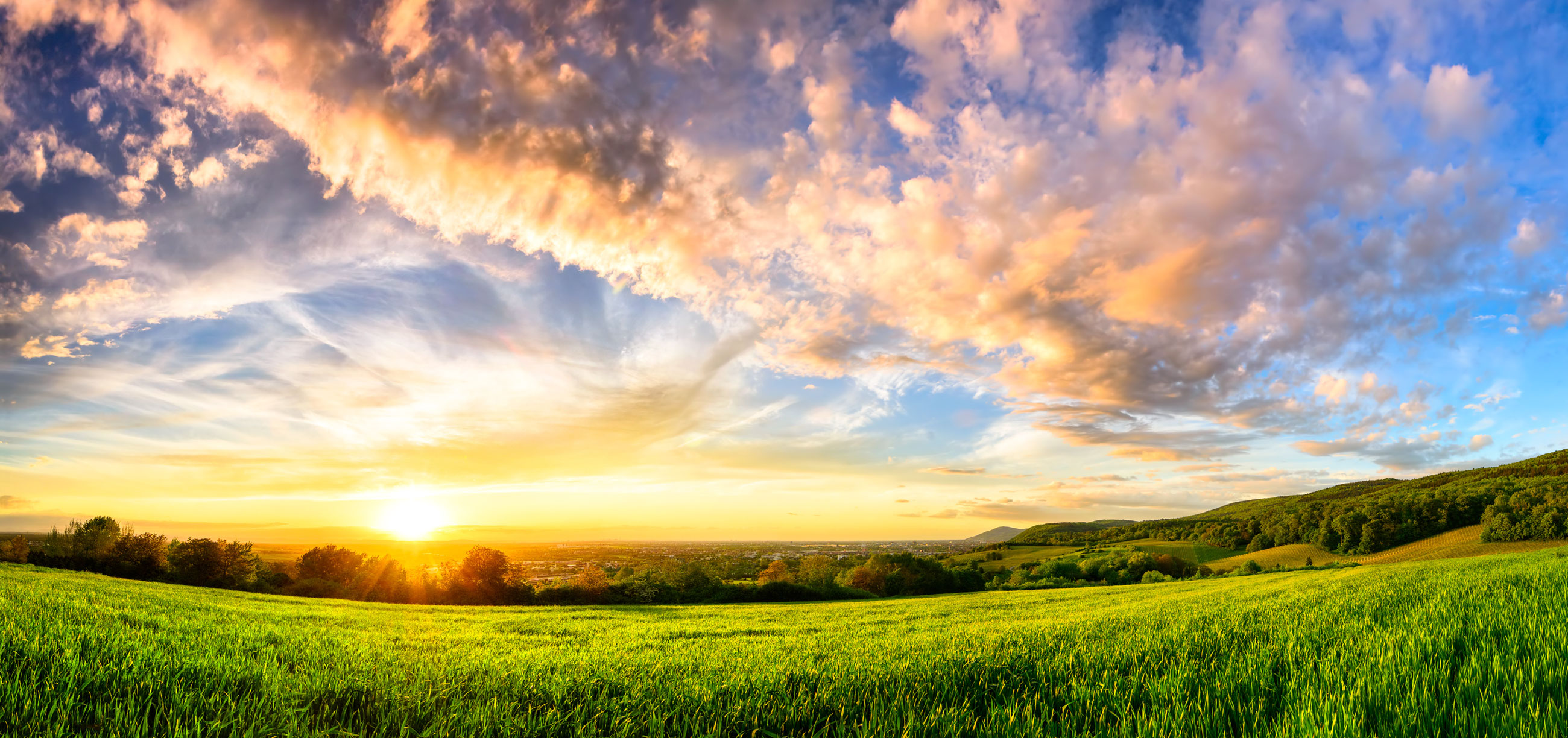 Landschaft mit Sonnenaufgang